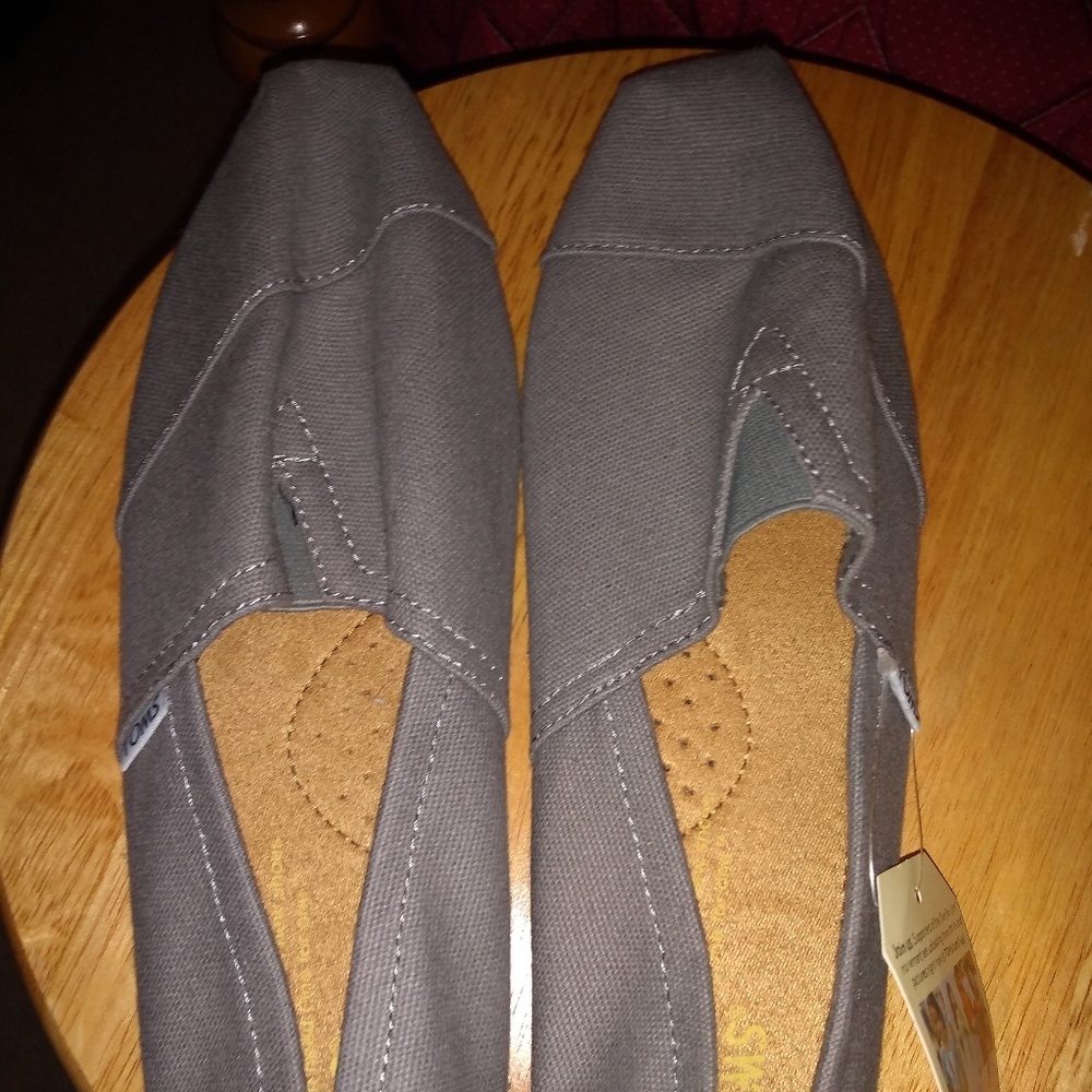 Toms slip ons